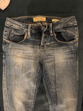 GUESS Women's Light Faded Blue Skinny Jeans